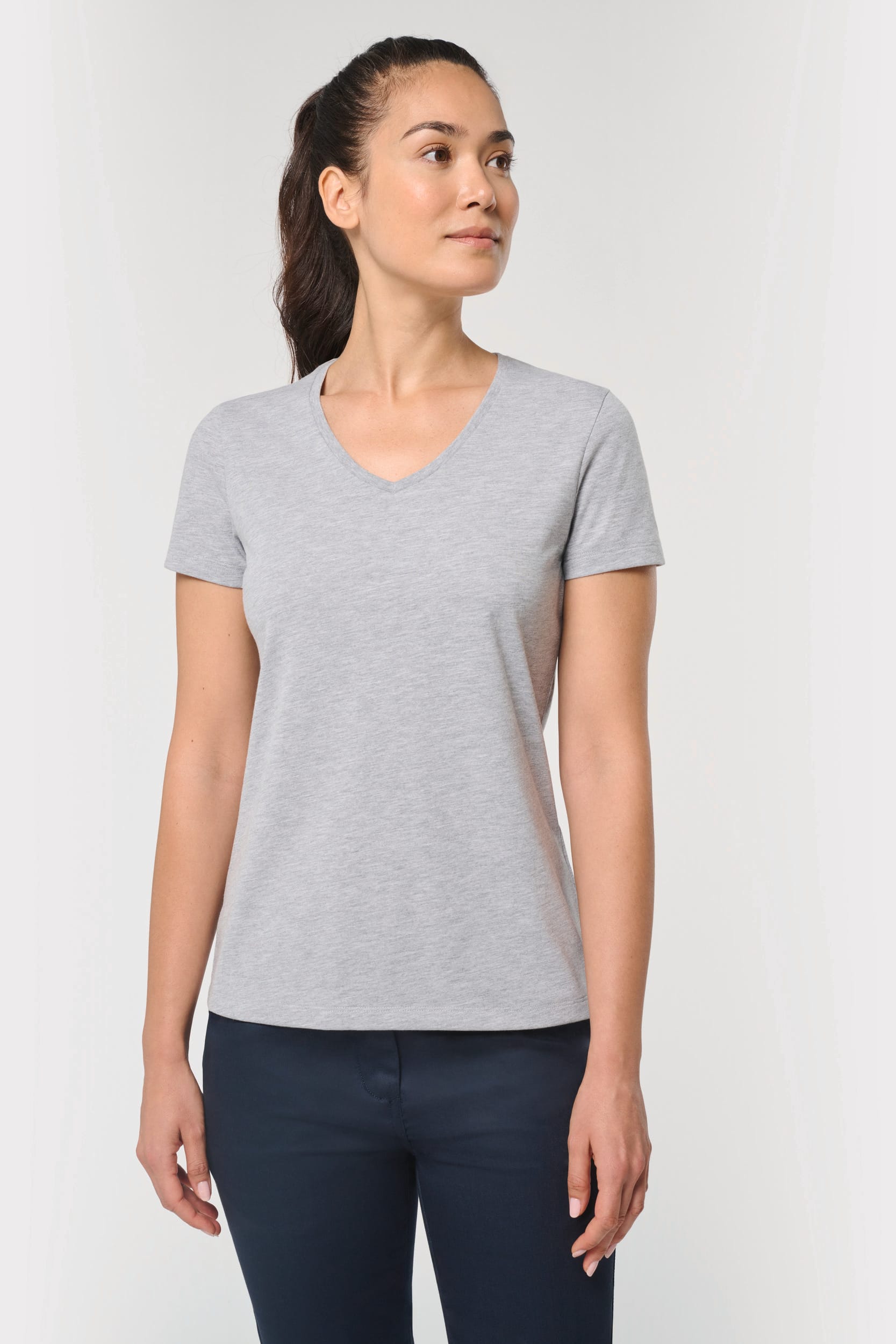 Camiseta ecorresponsable antibacteriana cuello de pico mujer