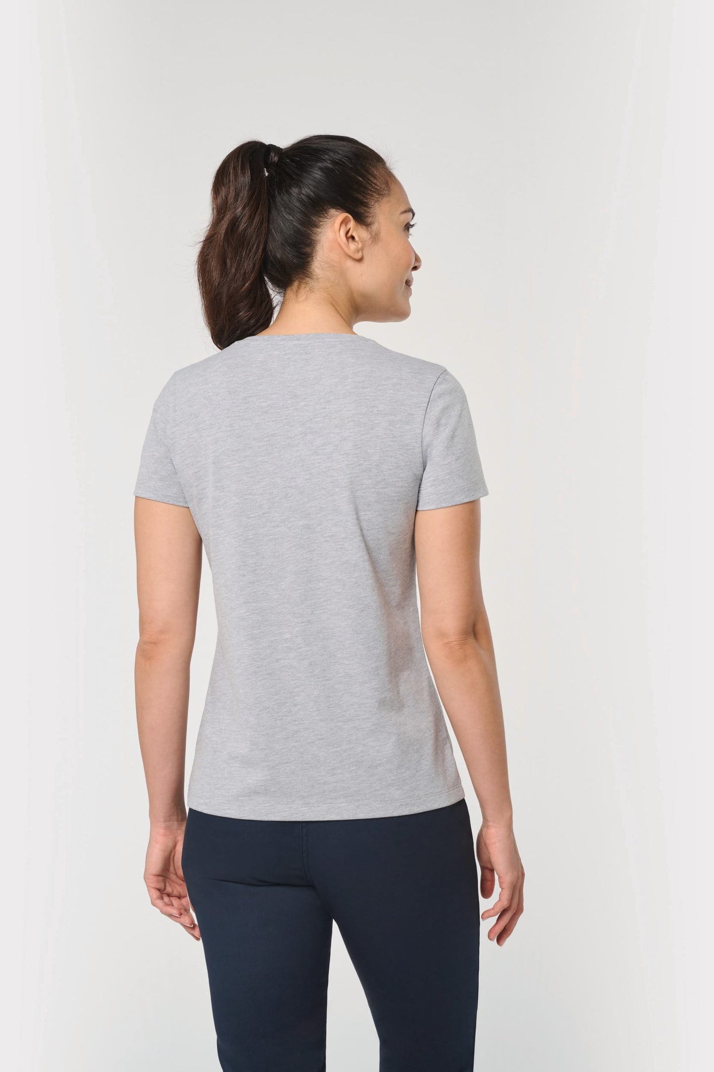 Camiseta ecorresponsable antibacteriana cuello de pico mujer