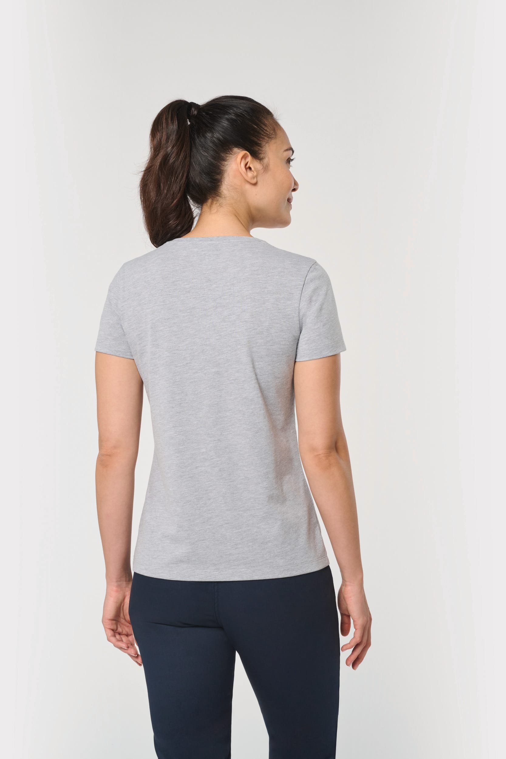 Camiseta ecorresponsable antibacteriana cuello de pico mujer